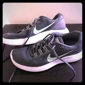 Nike Tennis Shoes Sz 8